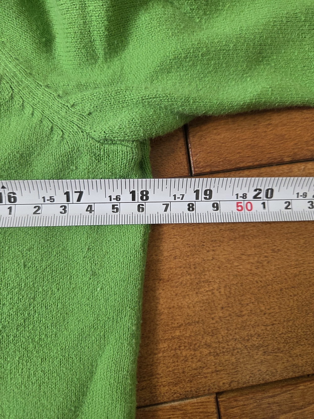 Abercrombie & Fitch Men's Green V-Neck Knitted Sweater with White Logo Size M - Picture 6 of 7